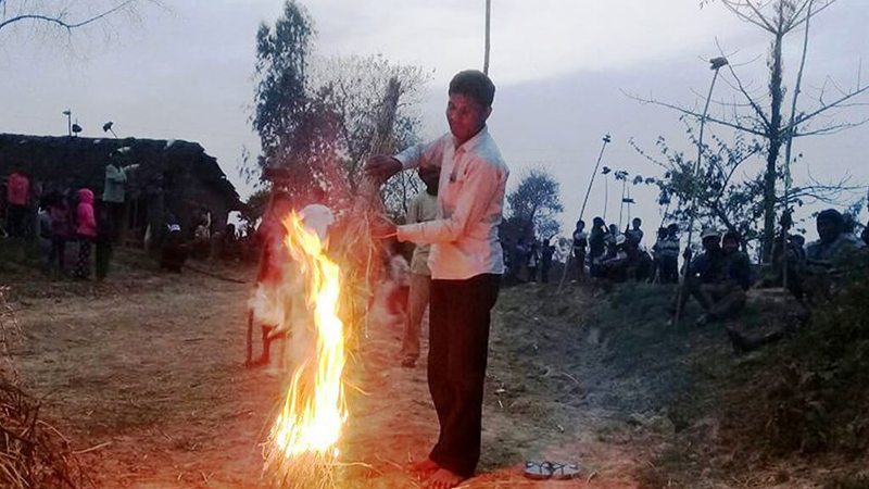 आगो भित्र्याउने थारु समुदायको होली